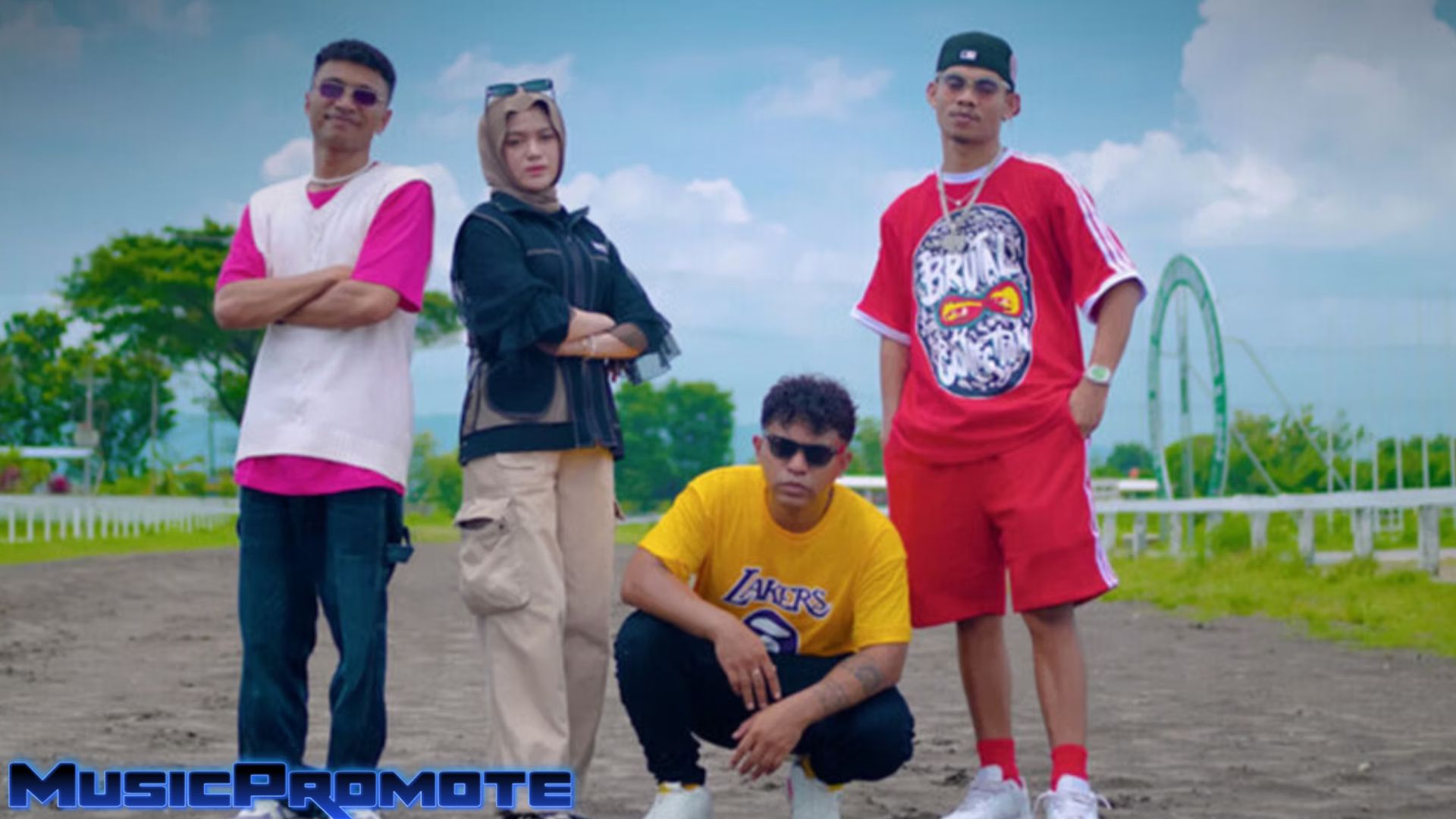Fenomena Lonjakan Popularitas Musik di YouTube Indonesia: Foto & Idee Foto zu Fenomena Lonjakan Popularitas Musik di YouTube Indonesia: